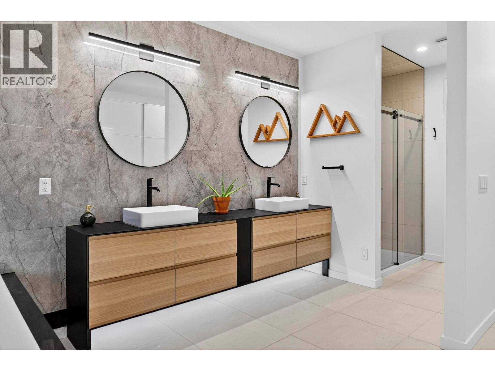 15873 Kobayashi Court, Lake Country, BC - Indoor Photo Showing Bathroom