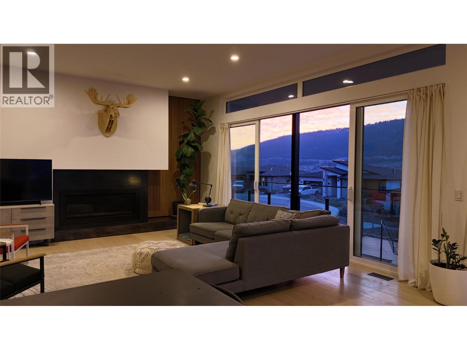 15873 Kobayashi Court, Lake Country, BC - Indoor Photo Showing Living Room With Fireplace