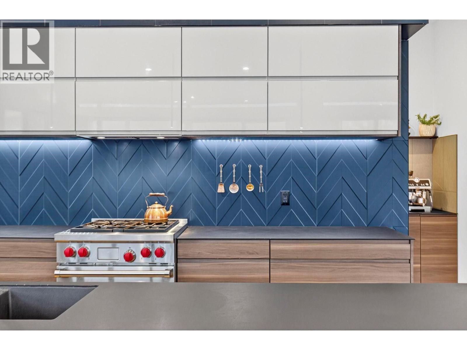 15873 Kobayashi Court, Lake Country, BC - Indoor Photo Showing Kitchen