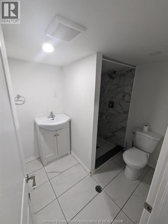 1043 Bruce Avenue Unit# Lower, Windsor, ON - Indoor Photo Showing Bathroom
