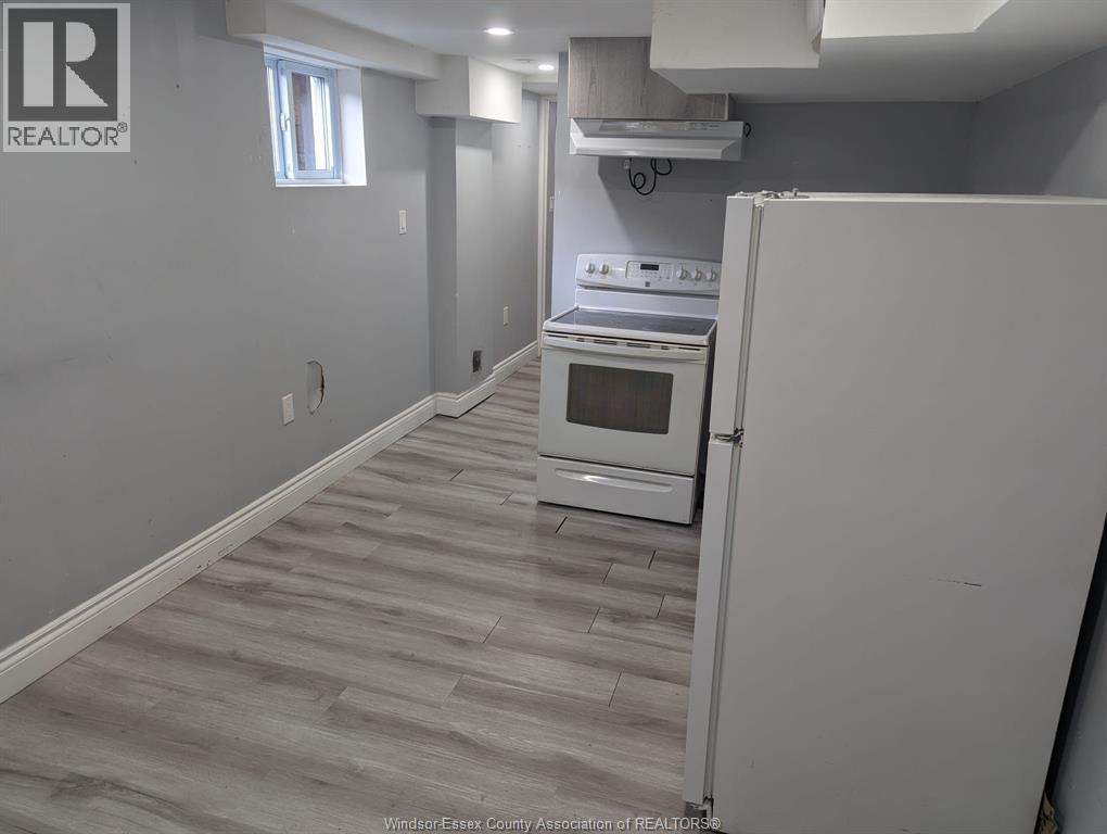 1043 Bruce Avenue Unit# Lower, Windsor, ON - Indoor Photo Showing Kitchen