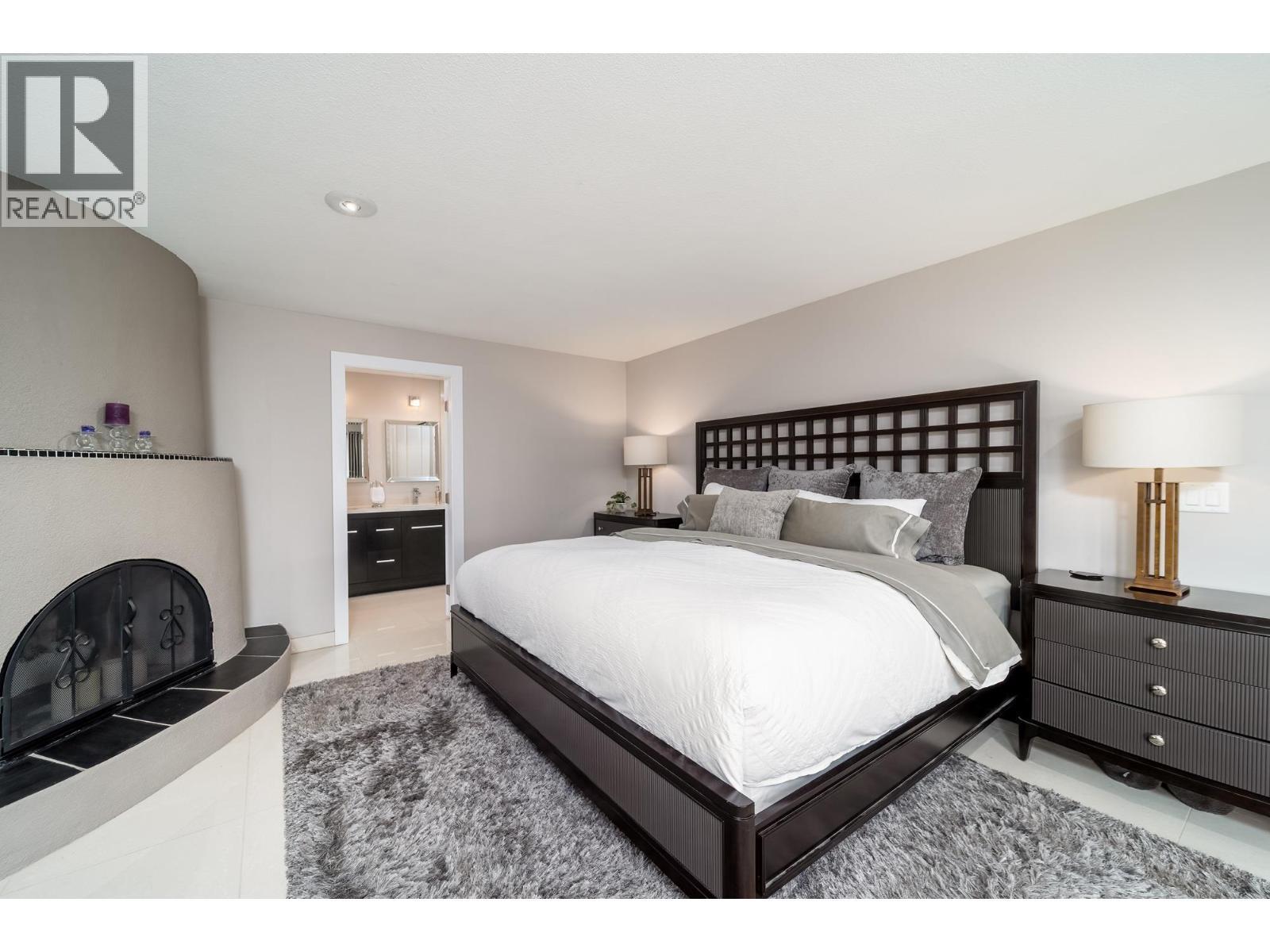 2760 Dry Valley Road, Kelowna, BC - Indoor Photo Showing Bedroom