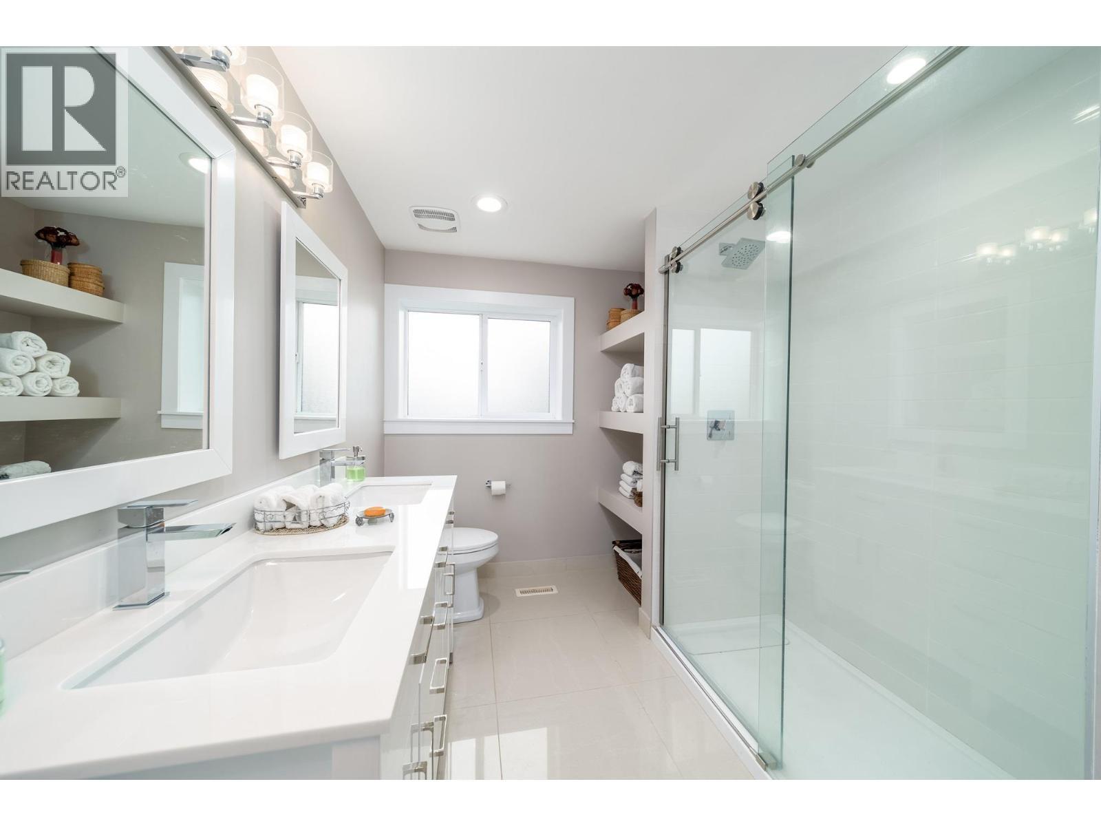 2760 Dry Valley Road, Kelowna, BC - Indoor Photo Showing Bathroom