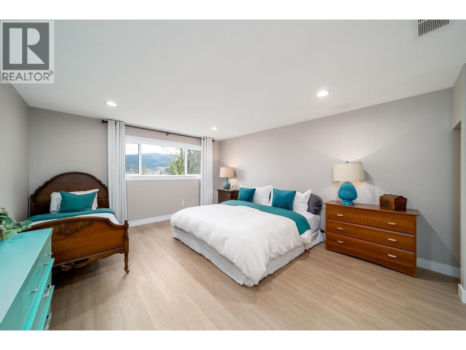 2760 Dry Valley Road, Kelowna, BC - Indoor Photo Showing Bedroom