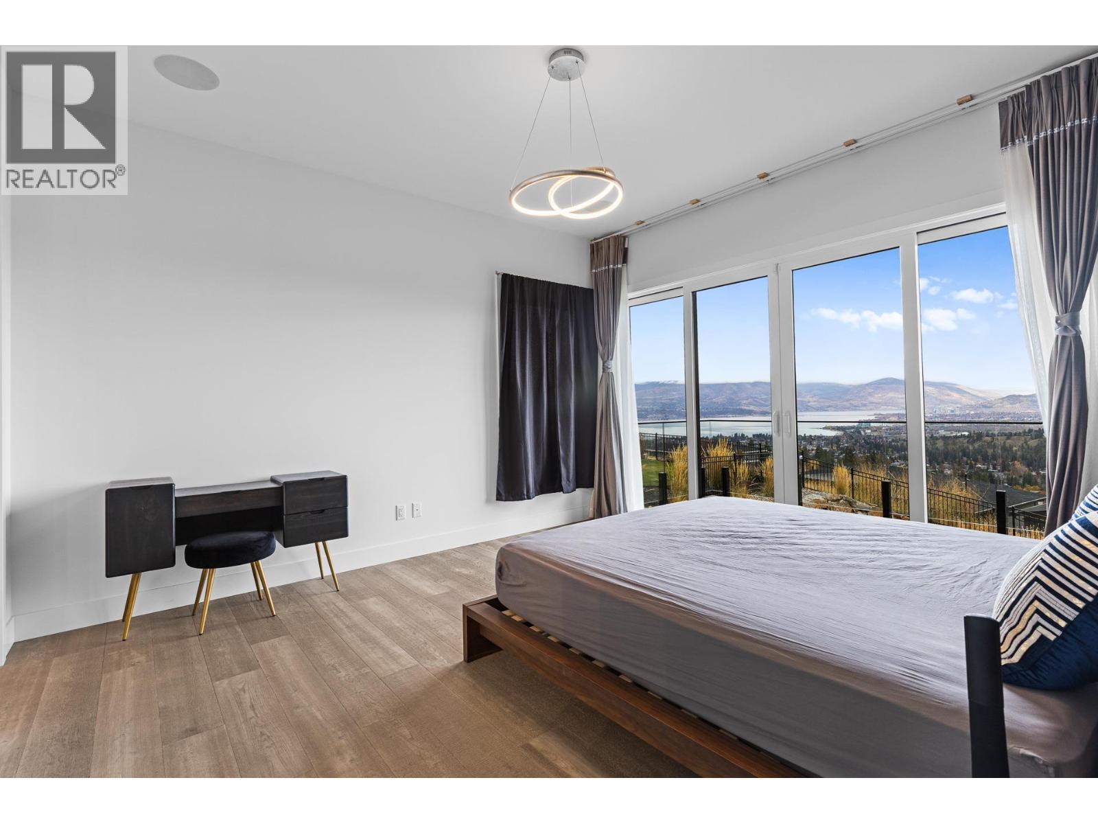 master - 1068 Clarance Avenue, Kelowna, BC - Indoor Photo Showing Bedroom