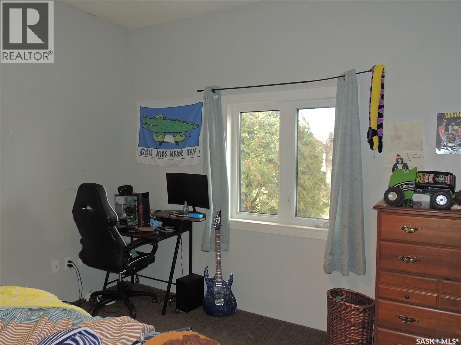 918 Albert Street, Estevan, SK - Indoor Photo Showing Bedroom