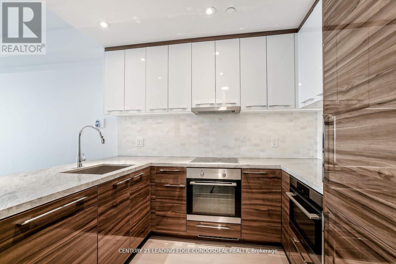 4111 - 488 University Avenue, Toronto, ON - Indoor Photo Showing Kitchen With Upgraded Kitchen