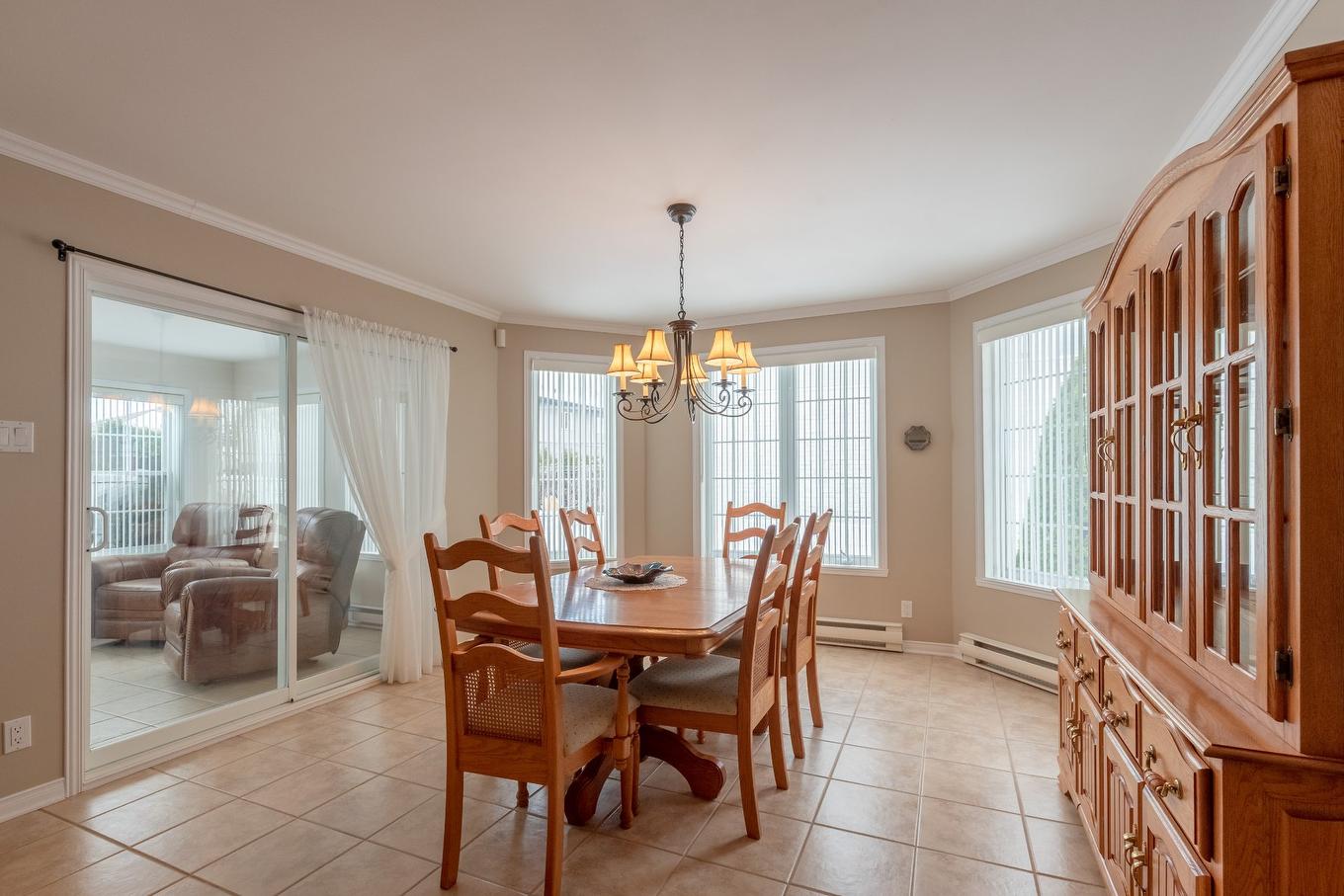 Dining room - 5585 Rue Anthony, Brossard, QC - Indoor Photo Showing Dining Room