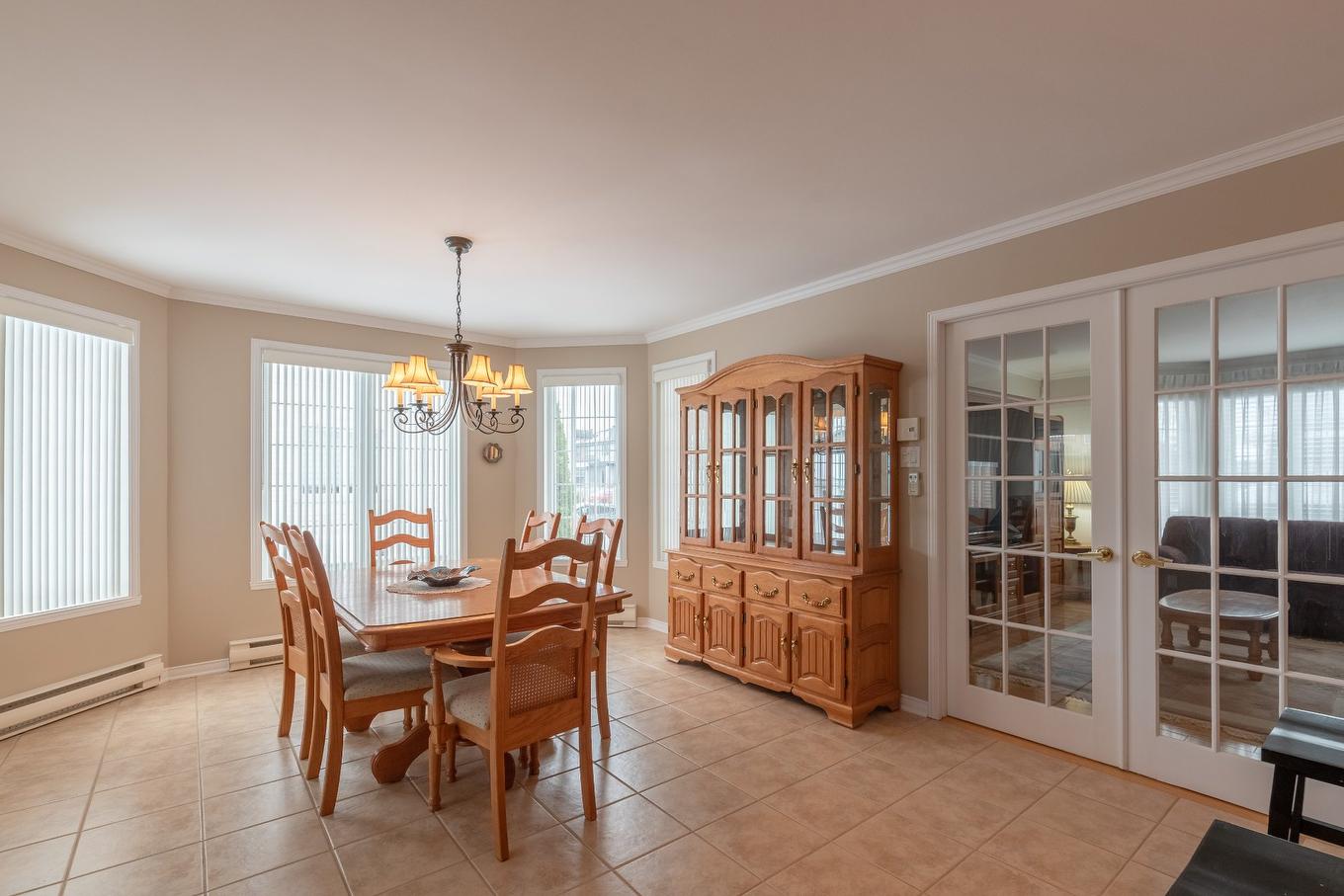 Dining room - 5585 Rue Anthony, Brossard, QC - Indoor Photo Showing Dining Room