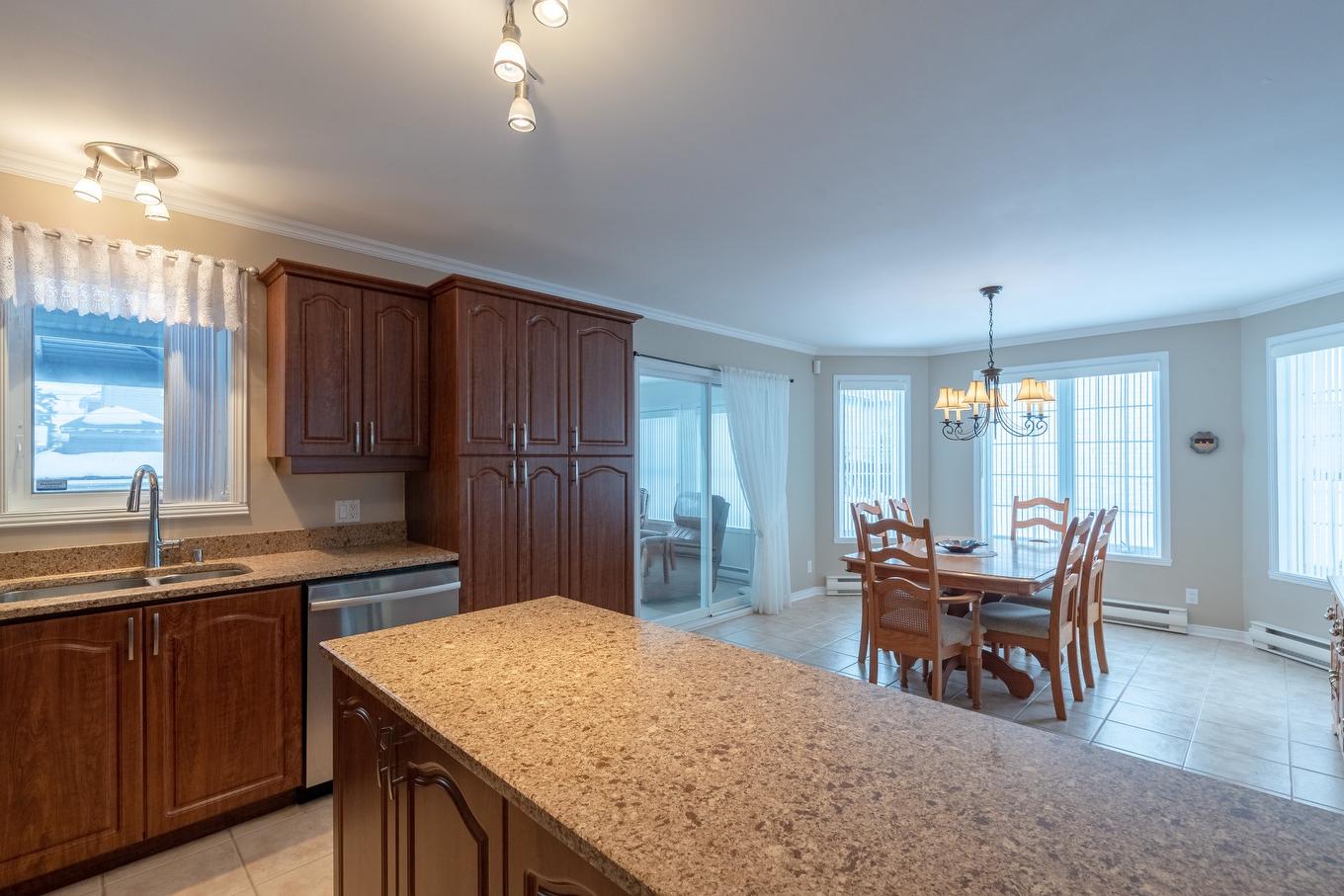 Kitchen - 5585 Rue Anthony, Brossard, QC - Indoor