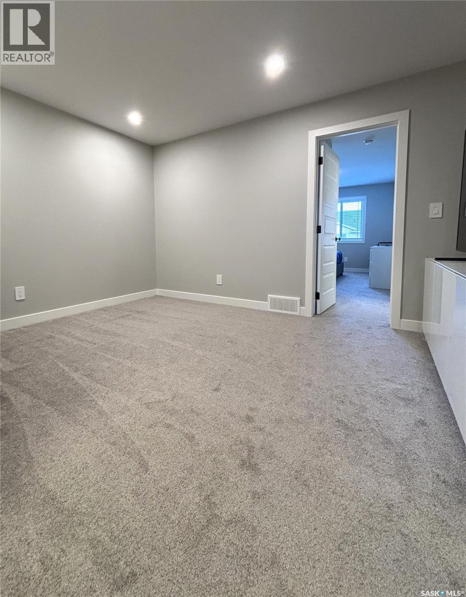 540 Myles Heidt Manor, Saskatoon, SK - Indoor