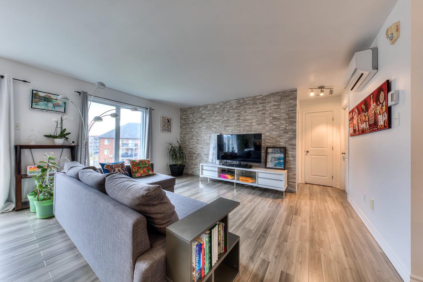 Salon - 7-6145 Rue De Lusa, Brossard, QC - Indoor Photo Showing Living Room