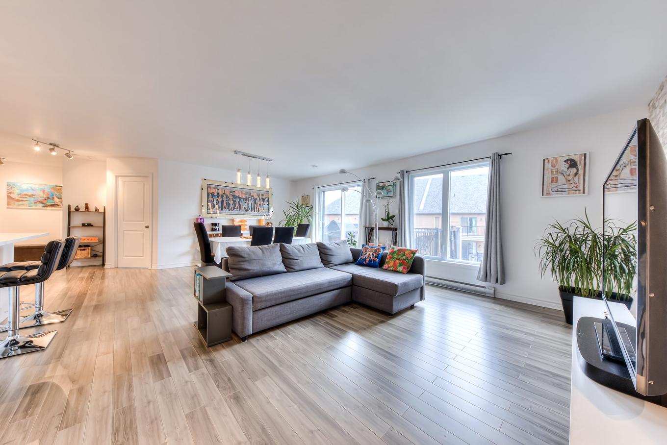Salon - 7-6145 Rue De Lusa, Brossard, QC - Indoor Photo Showing Living Room