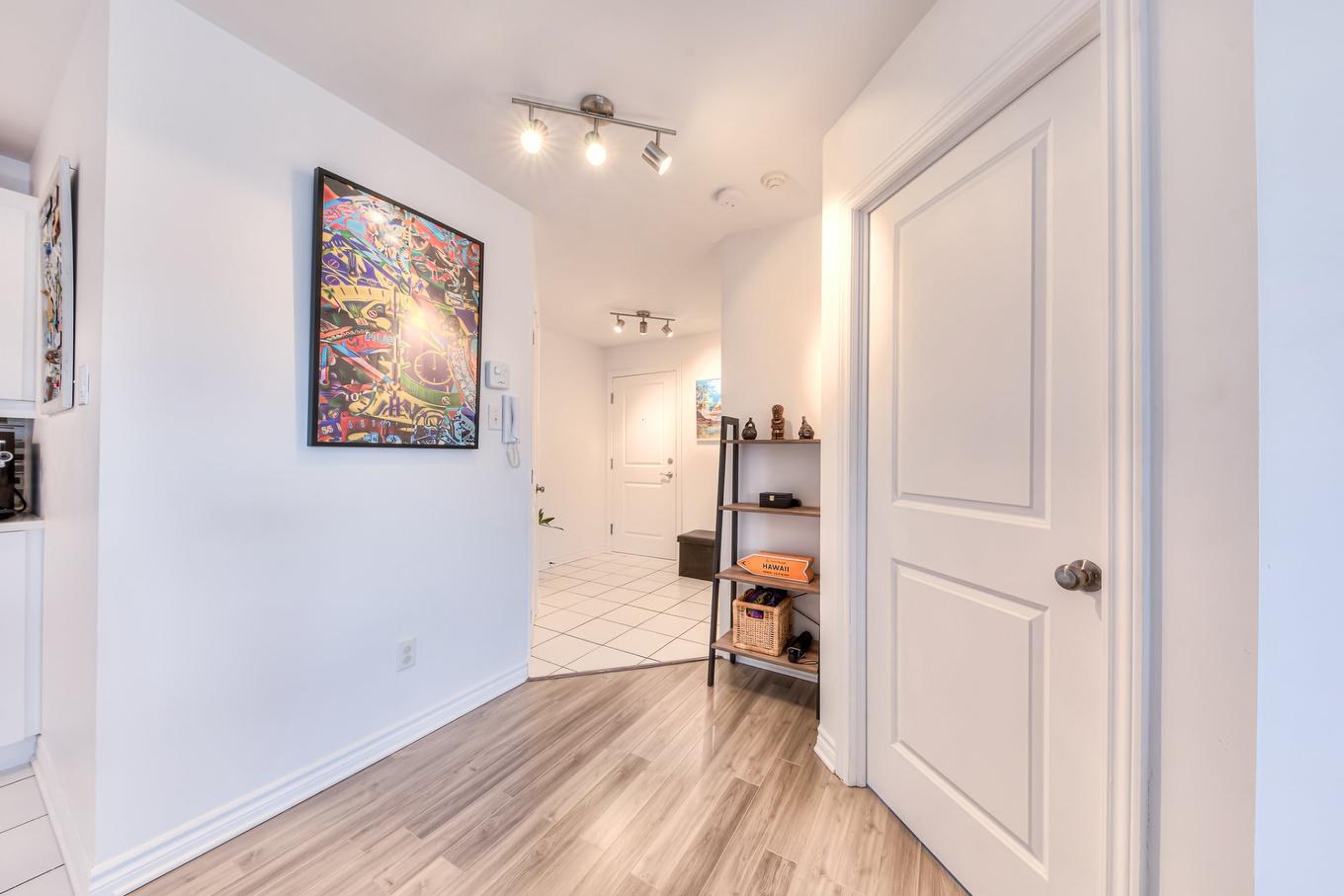 Hall d'entrée/Vestibule - 7-6145 Rue De Lusa, Brossard, QC - Indoor Photo Showing Other Room