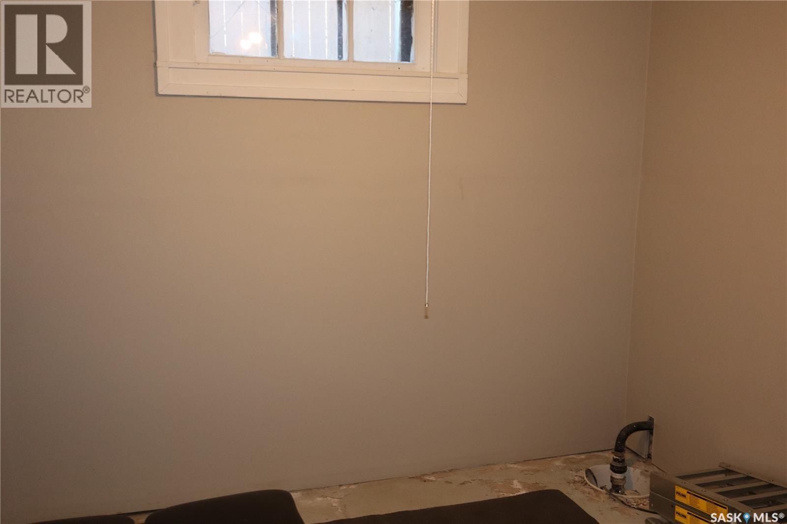 203 5Th Avenue W, Assiniboia, SK - Indoor