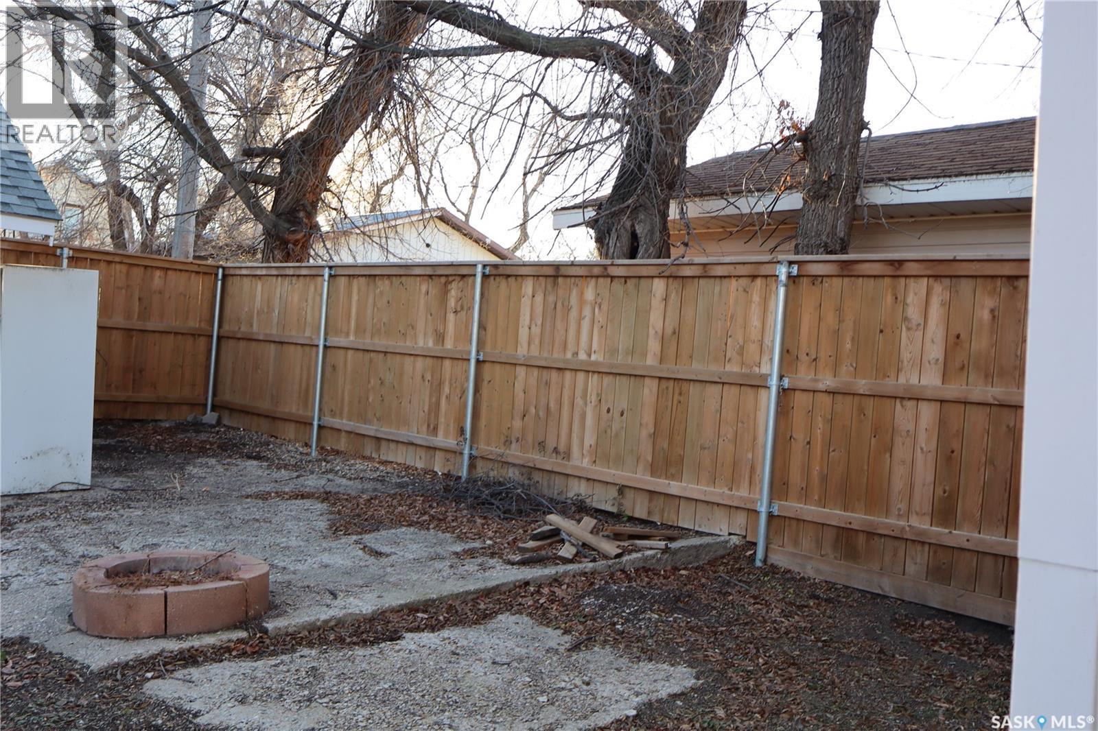 203 5Th Avenue W, Assiniboia, SK - Outdoor