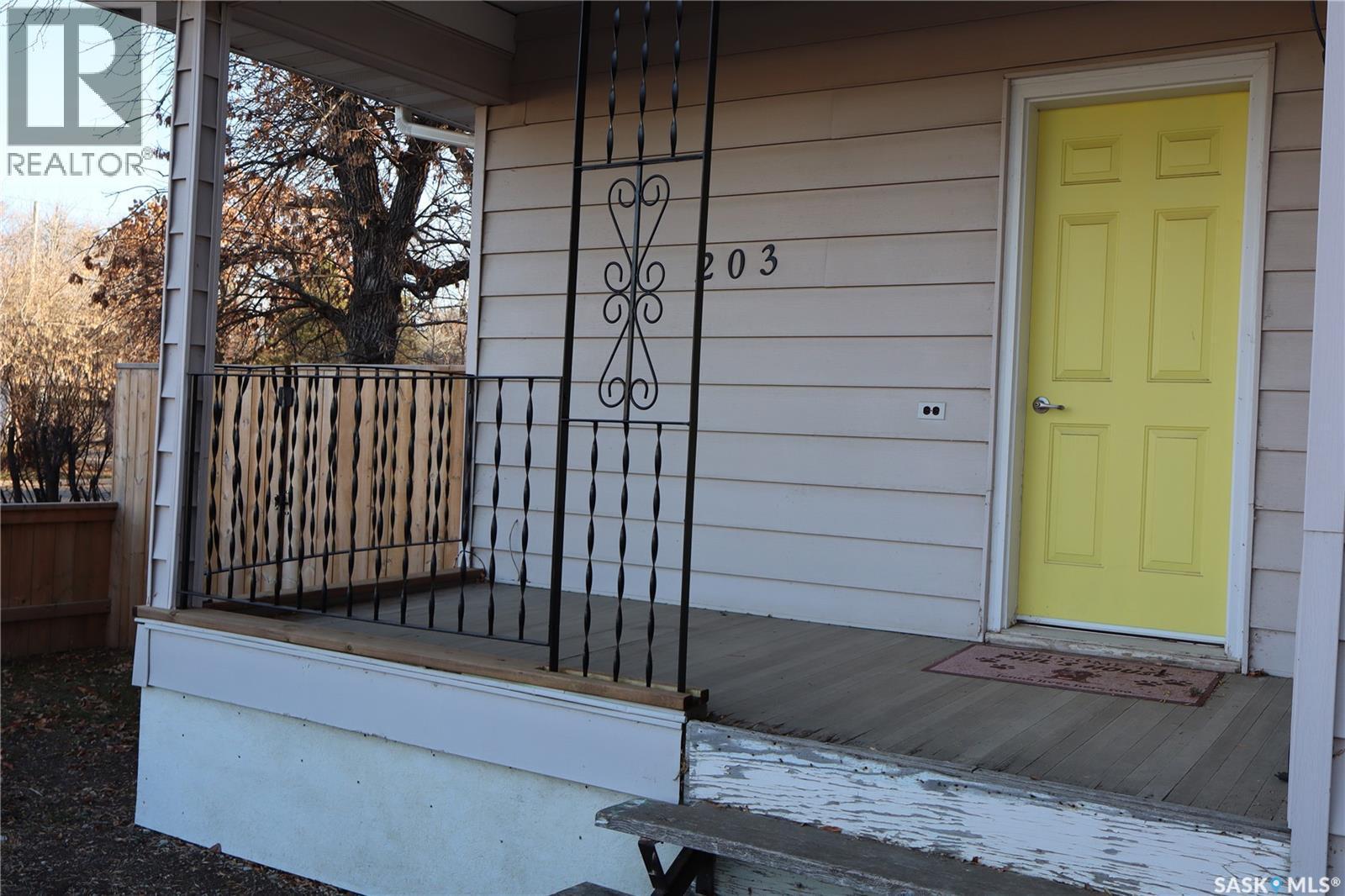 203 5Th Avenue W, Assiniboia, SK - Outdoor With Exterior