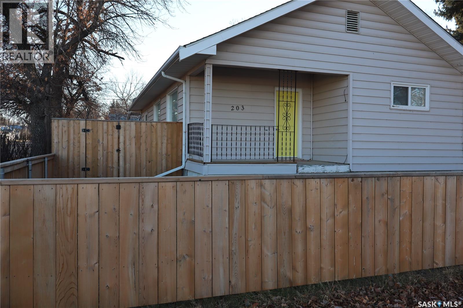 203 5Th Avenue W, Assiniboia, SK - Outdoor With Exterior