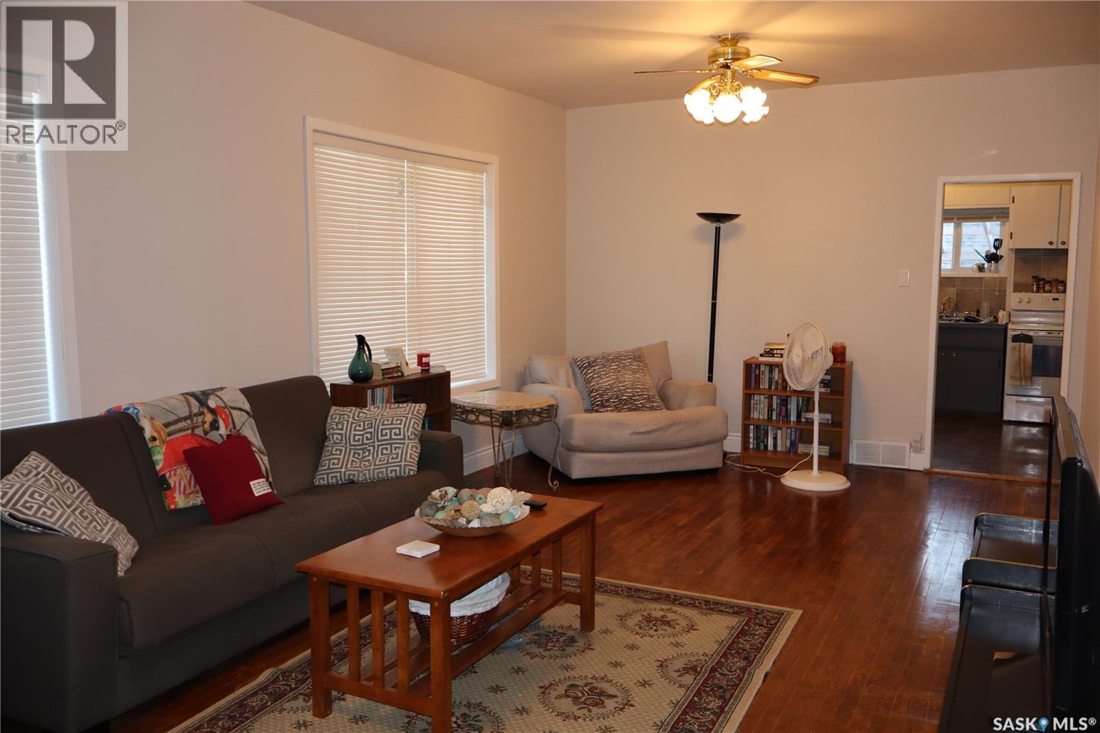 203 5Th Avenue W, Assiniboia, SK - Indoor Photo Showing Living Room
