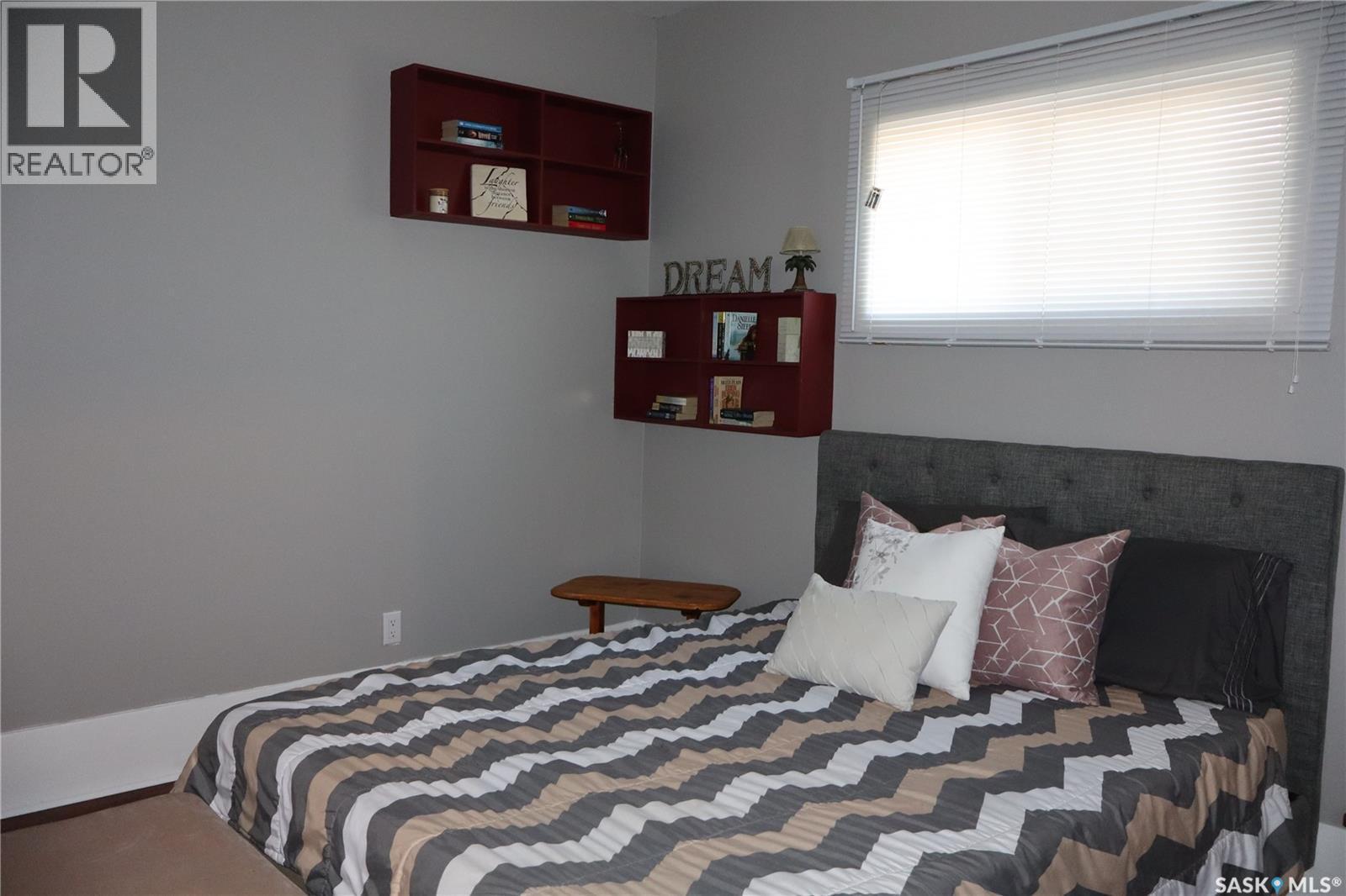 203 5Th Avenue W, Assiniboia, SK - Indoor Photo Showing Bedroom