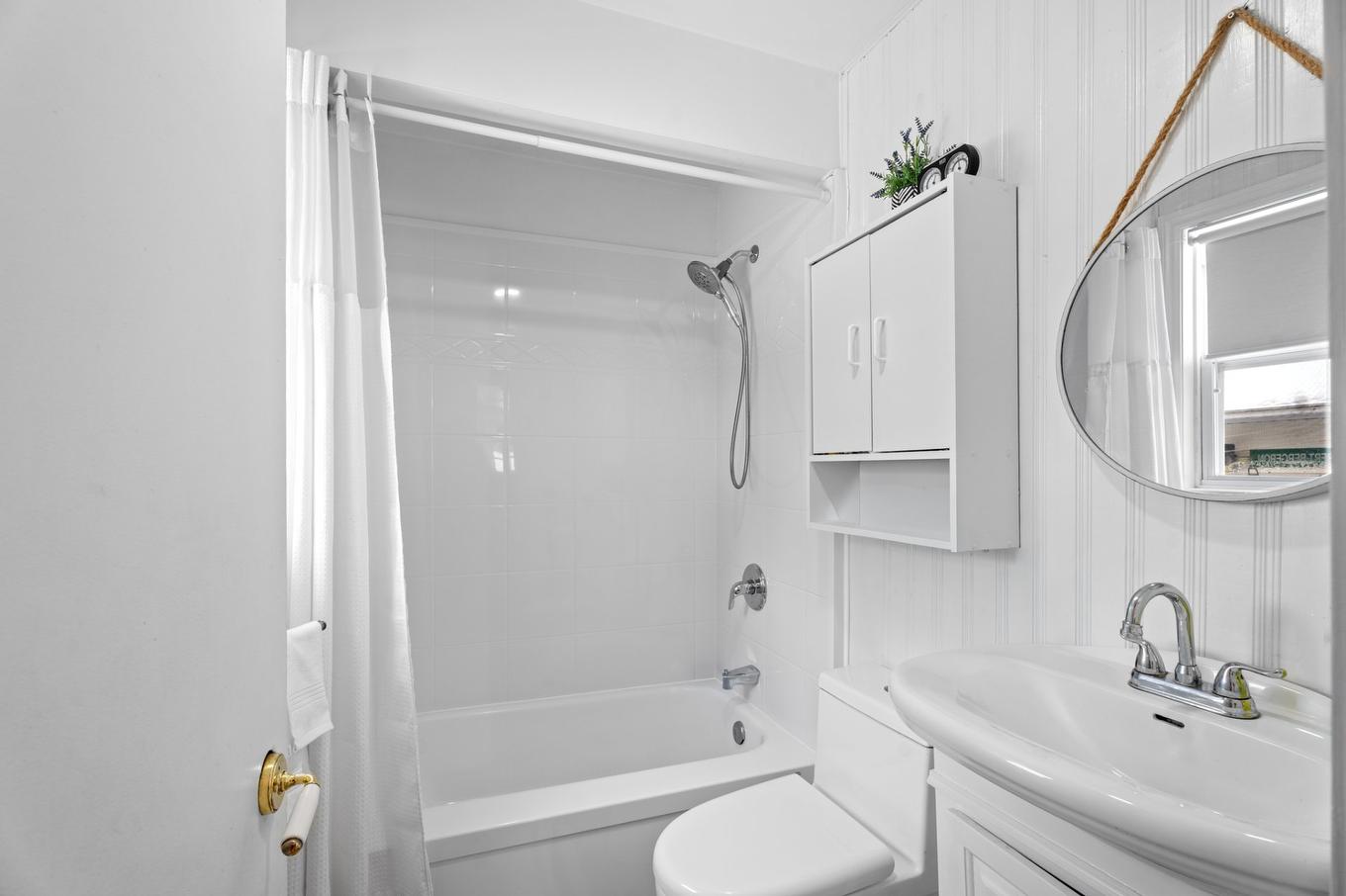 Bathroom - 1956 Av. A.-Boileau, Sainte-Lucie-Des-Laurentides, QC - Indoor Photo Showing Bathroom