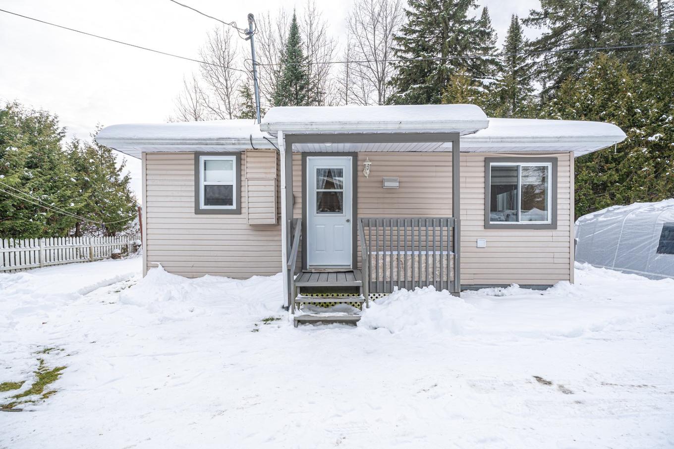 Exterior entrance - 1956 Av. A.-Boileau, Sainte-Lucie-Des-Laurentides, QC - Outdoor