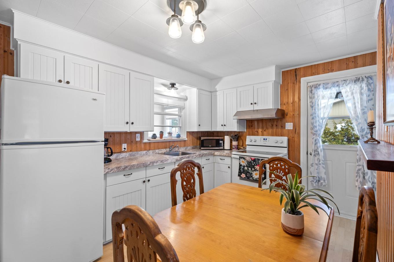 Kitchen - 1956 Av. A.-Boileau, Sainte-Lucie-Des-Laurentides, QC - Indoor