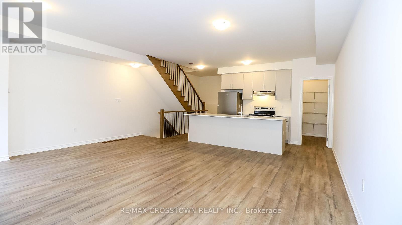 Unit 21 - 2023 Matteer Court, Innisfil, ON - Indoor Photo Showing Kitchen
