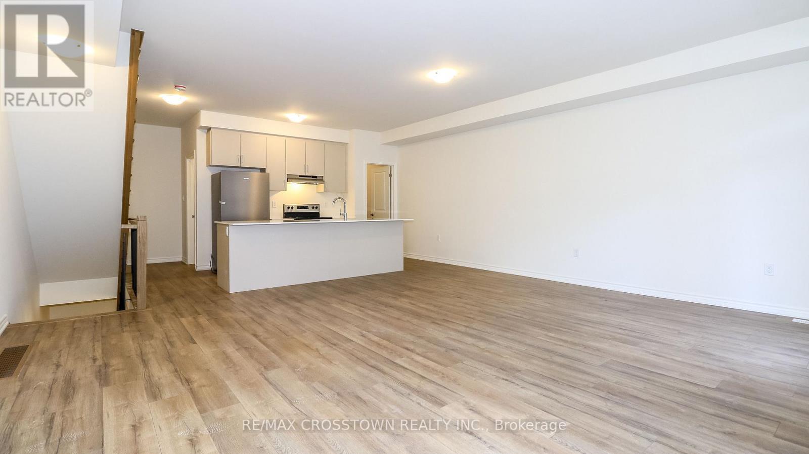 Unit 21 - 2023 Matteer Court, Innisfil, ON - Indoor Photo Showing Kitchen