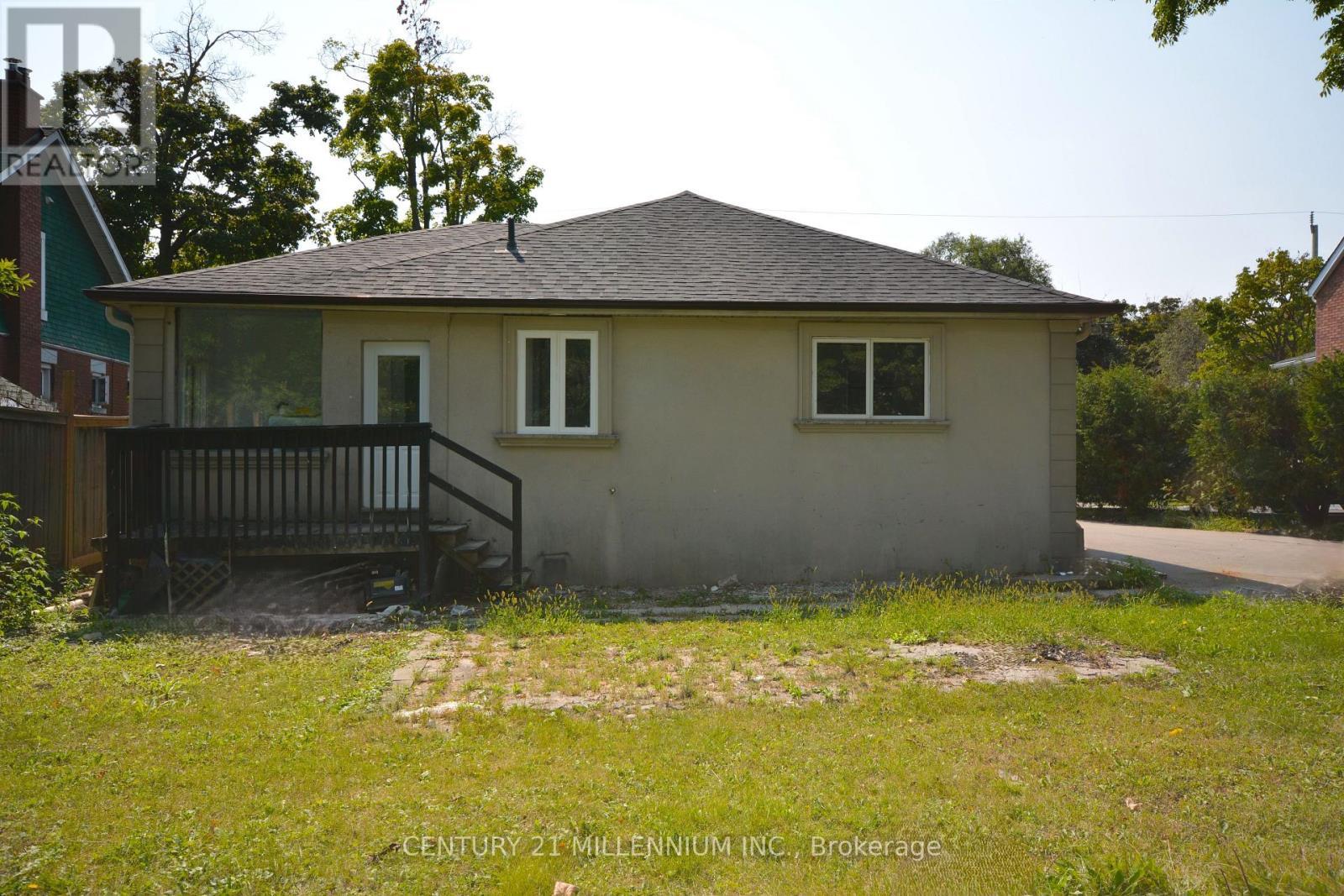 8 West Street W, Brampton, ON - Outdoor