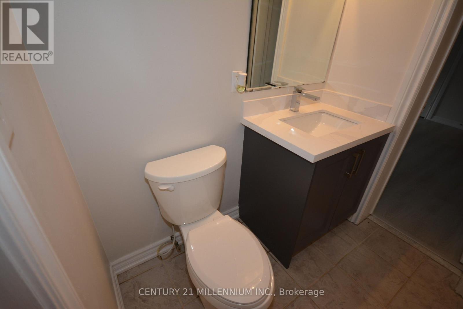 8 West Street W, Brampton, ON - Indoor Photo Showing Bathroom