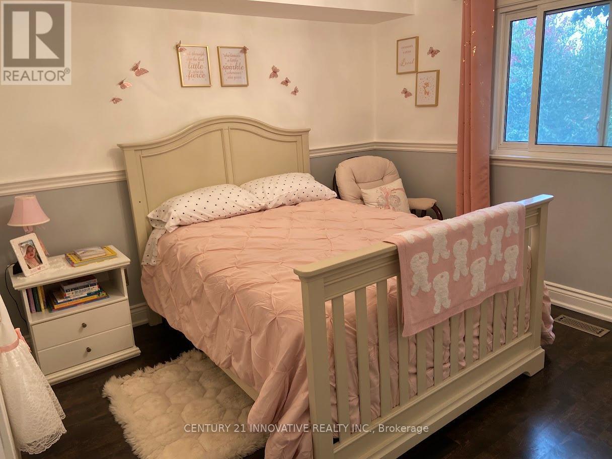 23 Linden Crescent, Brampton, ON - Indoor Photo Showing Bedroom