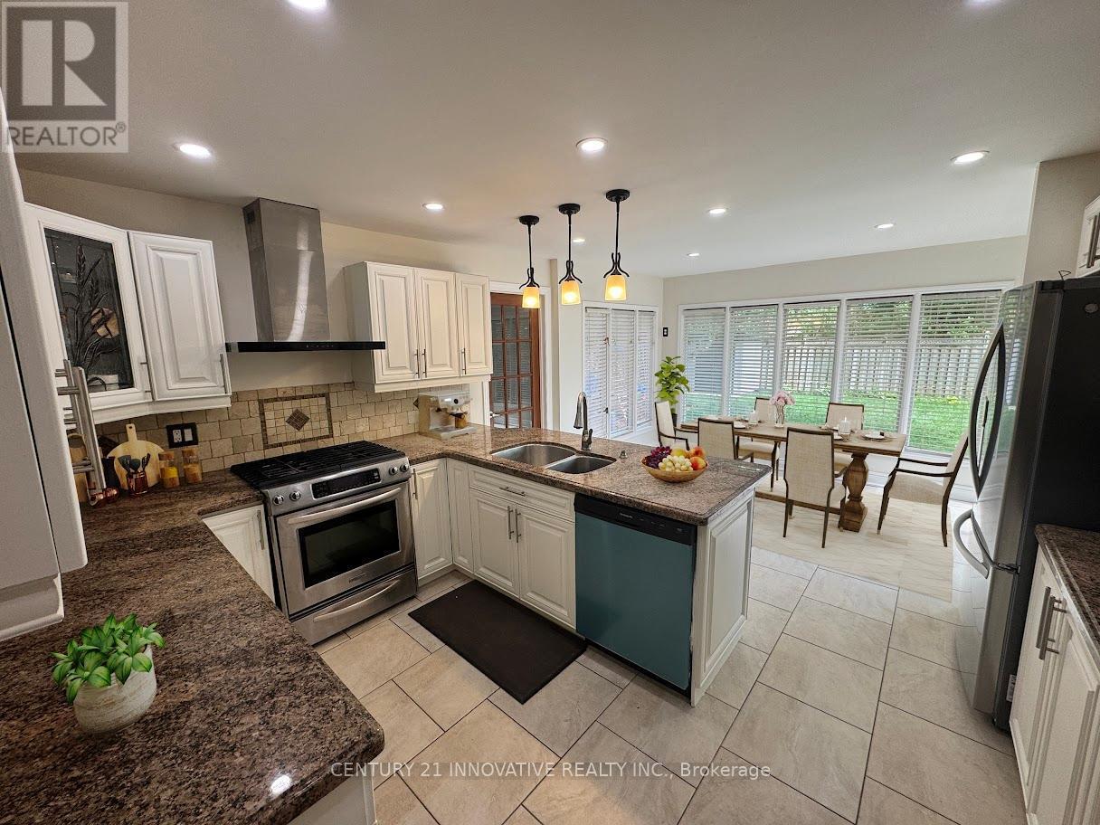 23 Linden Crescent, Brampton, ON - Indoor Photo Showing Kitchen With Double Sink With Upgraded Kitchen