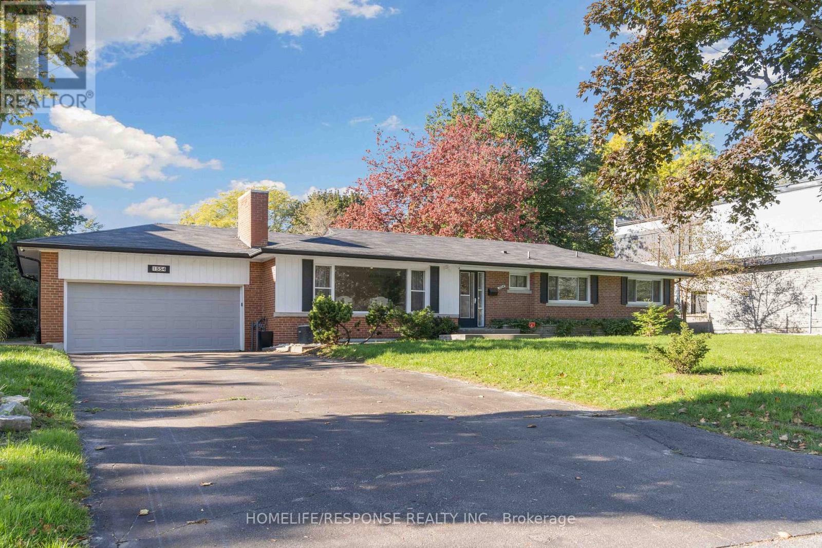 1554 Lochlin Trail, Mississauga, ON - Outdoor With Facade