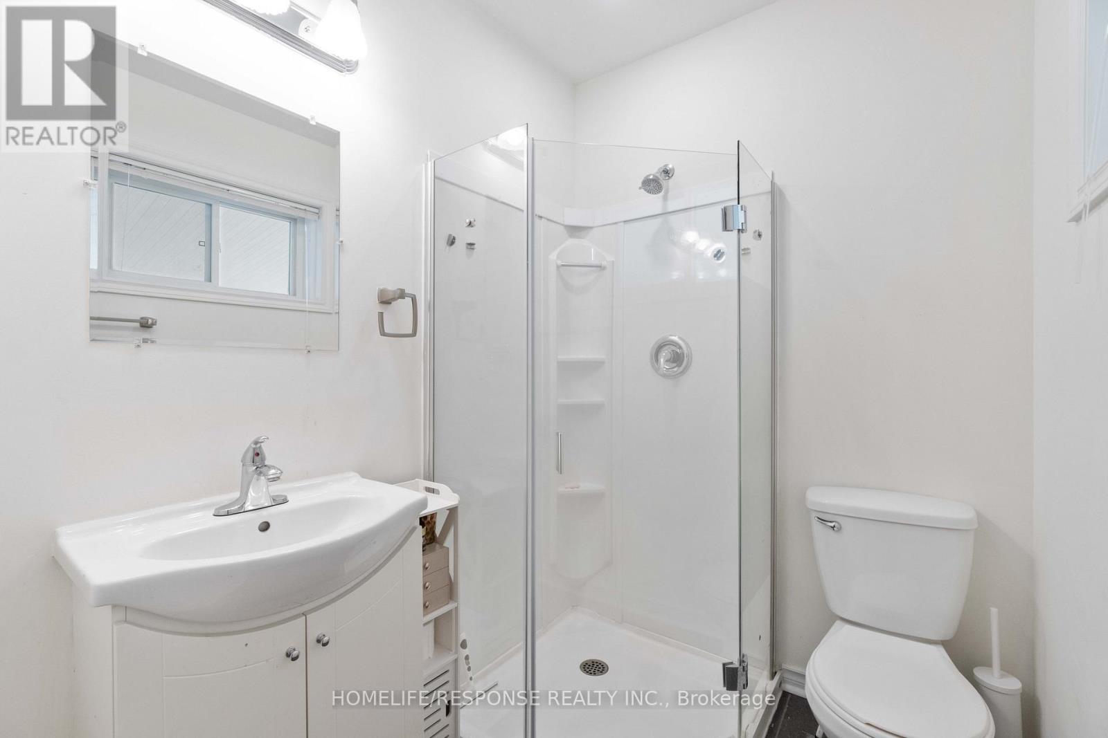 1554 Lochlin Trail, Mississauga, ON - Indoor Photo Showing Bathroom