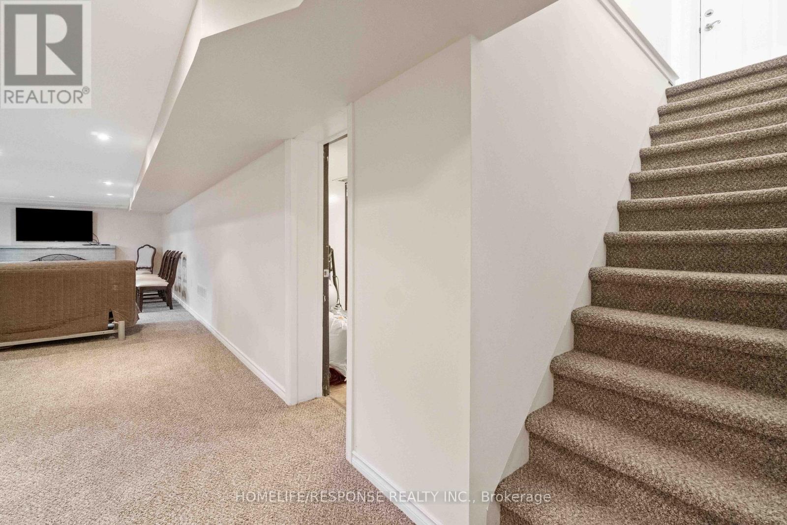 1554 Lochlin Trail, Mississauga, ON - Indoor Photo Showing Other Room