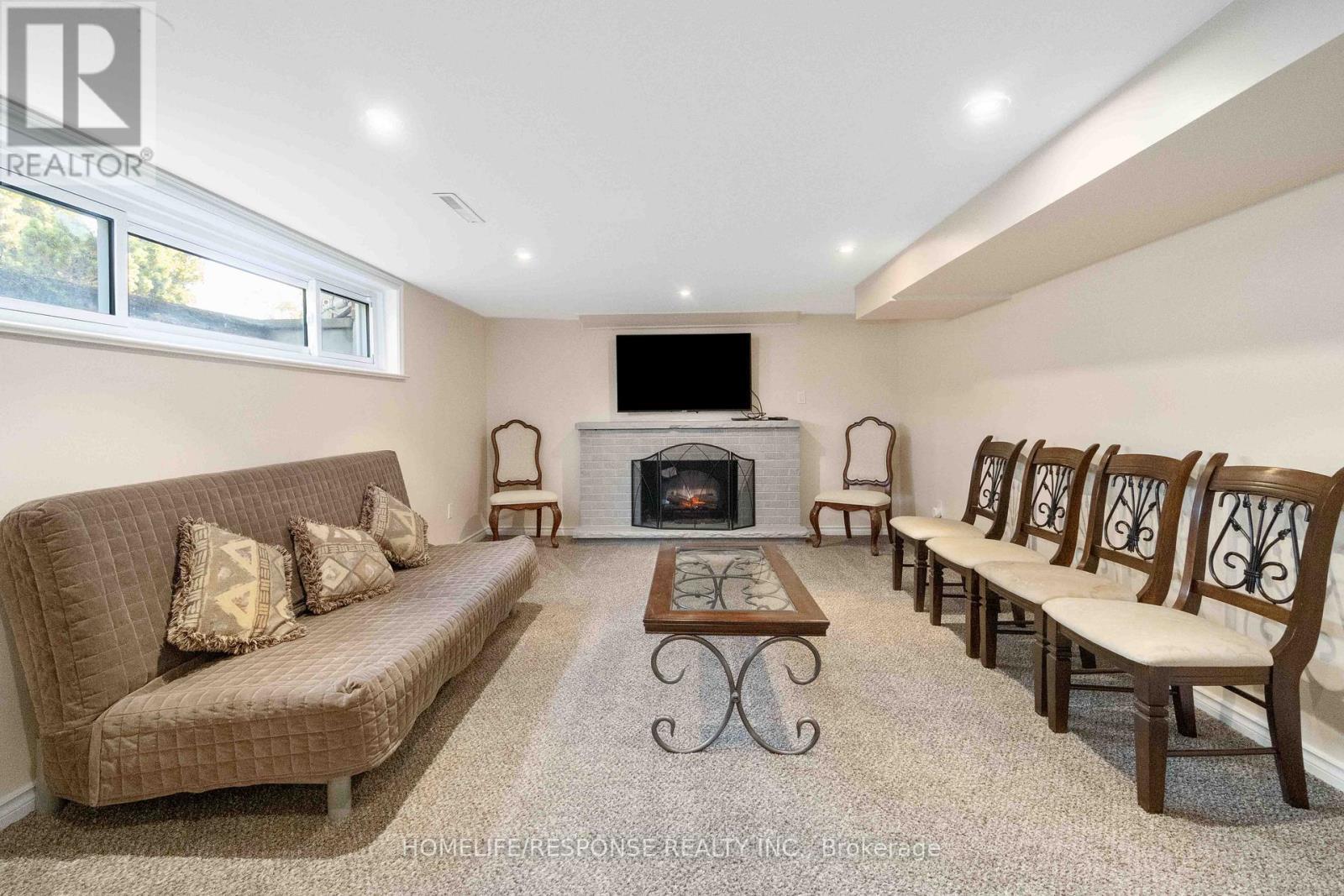 1554 Lochlin Trail, Mississauga, ON - Indoor With Fireplace