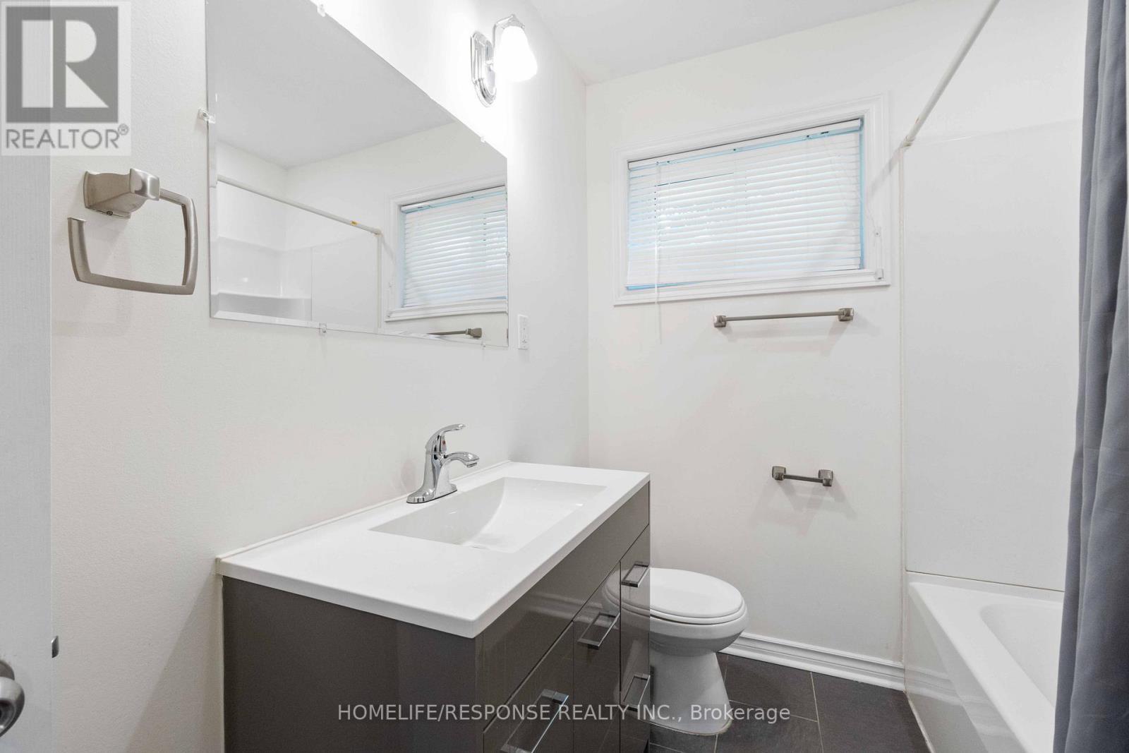 1554 Lochlin Trail, Mississauga, ON - Indoor Photo Showing Bathroom