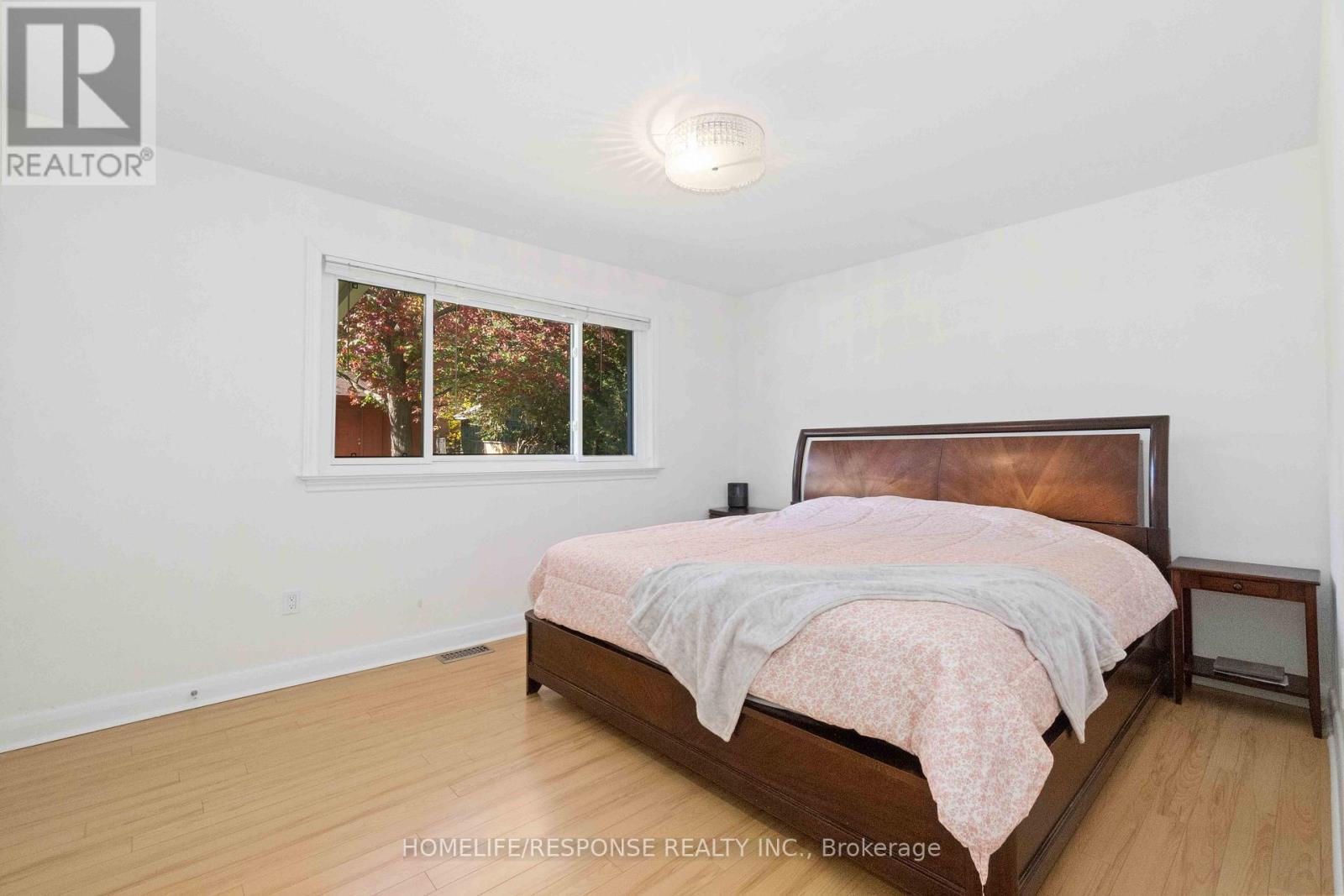 1554 Lochlin Trail, Mississauga, ON - Indoor Photo Showing Bedroom