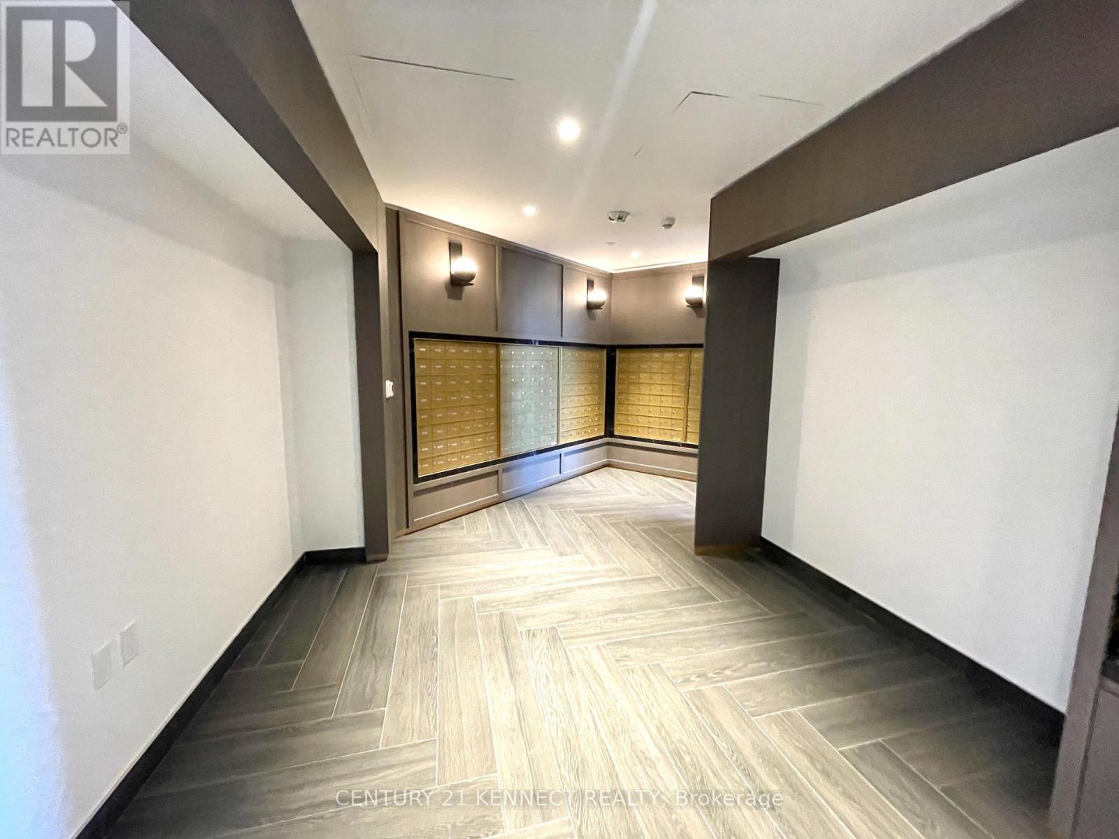 806 - 395 Dundas Street W, Oakville, ON - Indoor Photo Showing Other Room