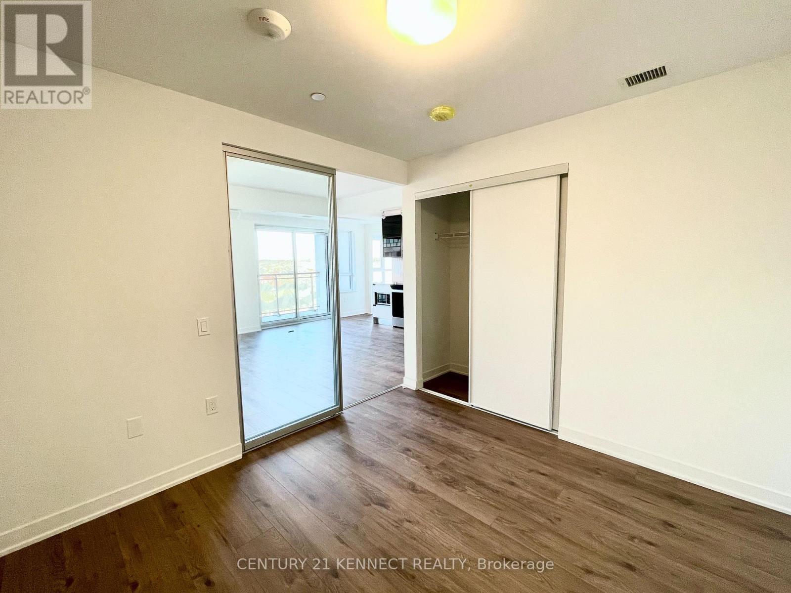 806 - 395 Dundas Street W, Oakville, ON - Indoor Photo Showing Other Room