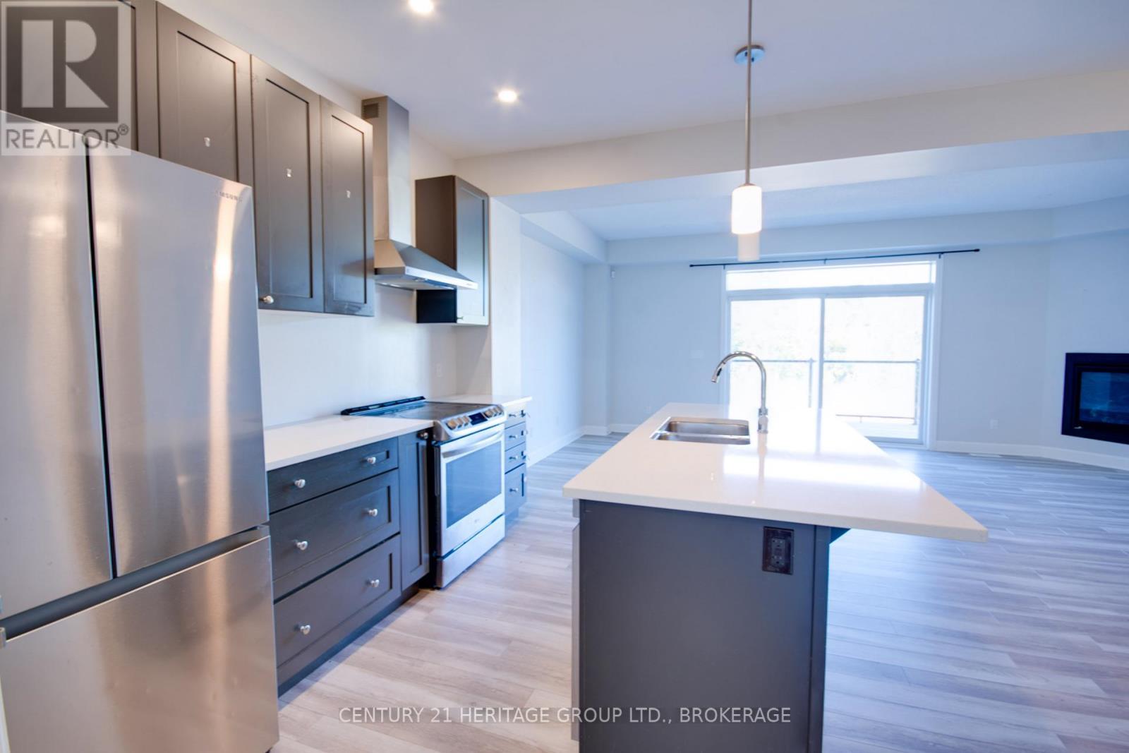 1261 Max Crescent, Kingston (City Northwest), ON - Indoor Photo Showing Kitchen With Double Sink With Upgraded Kitchen