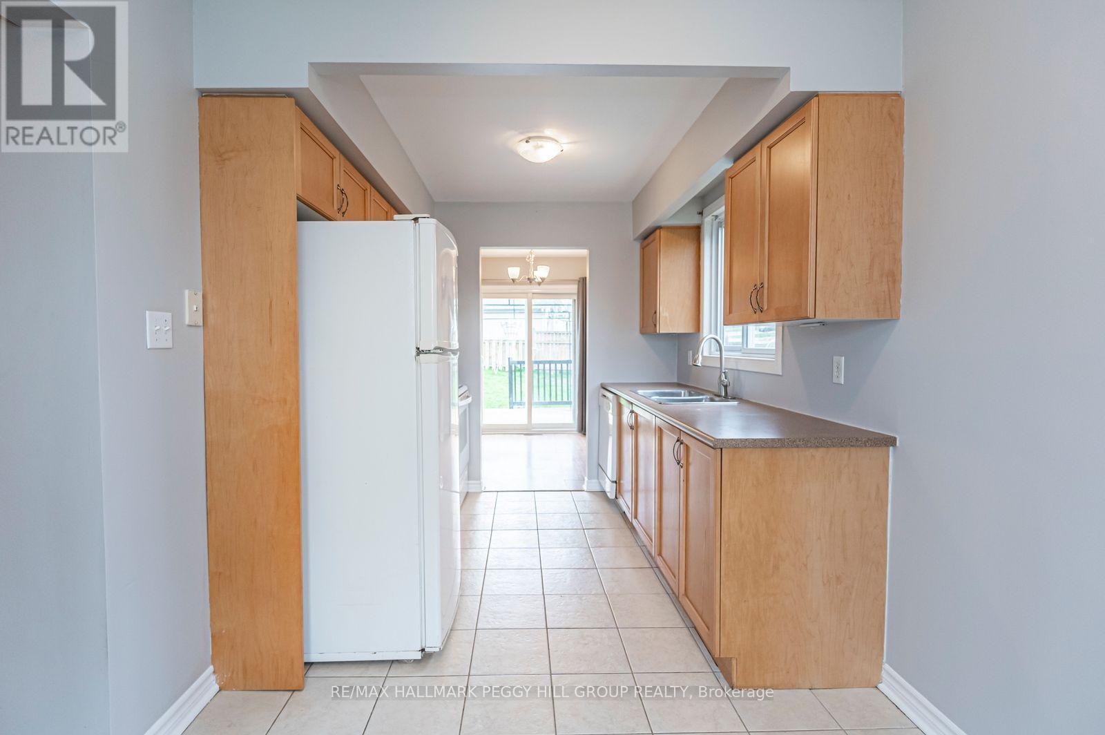 14 D'Ambrosio Drive, Barrie, ON - Indoor Photo Showing Kitchen