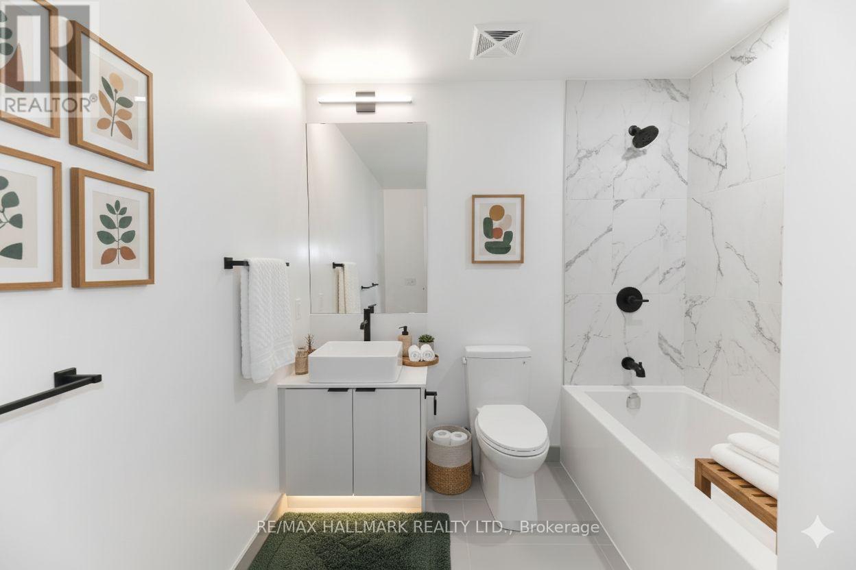 Spa-Like 4Pc Bathroom W Bath/Shower & B/I Vanity - 503 - 1285 Dupont Street, Toronto, ON - Indoor Photo Showing Bathroom