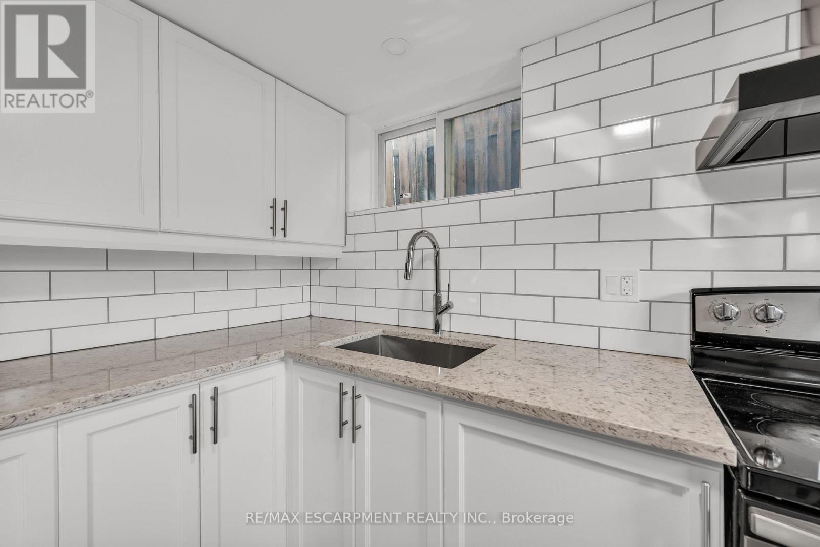 Lower - 143 Highridge Avenue, Hamilton, ON - Indoor Photo Showing Kitchen With Upgraded Kitchen