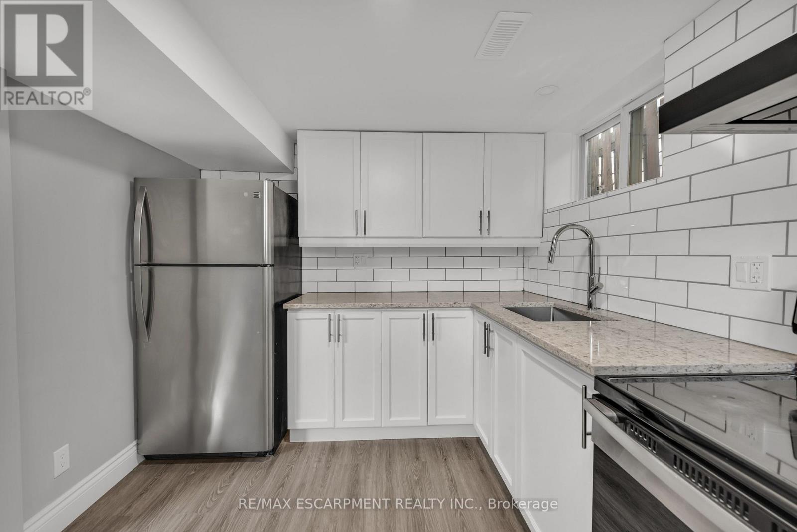 Lower - 143 Highridge Avenue, Hamilton, ON - Indoor Photo Showing Kitchen With Upgraded Kitchen