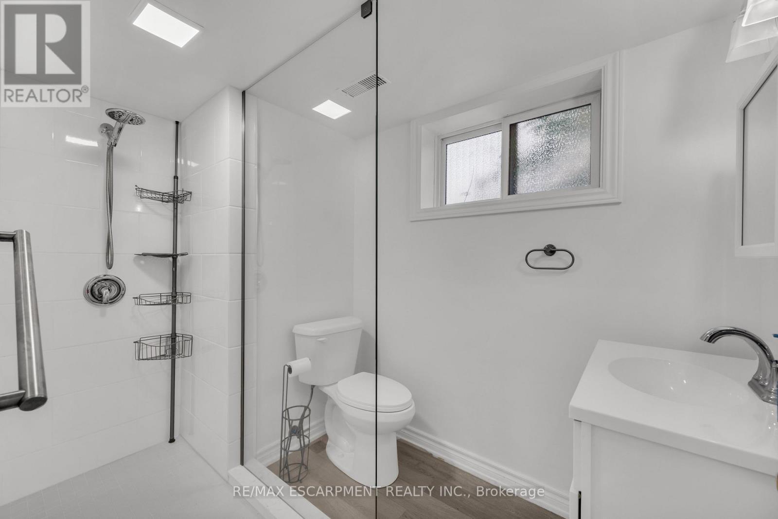 Lower - 143 Highridge Avenue, Hamilton, ON - Indoor Photo Showing Bathroom
