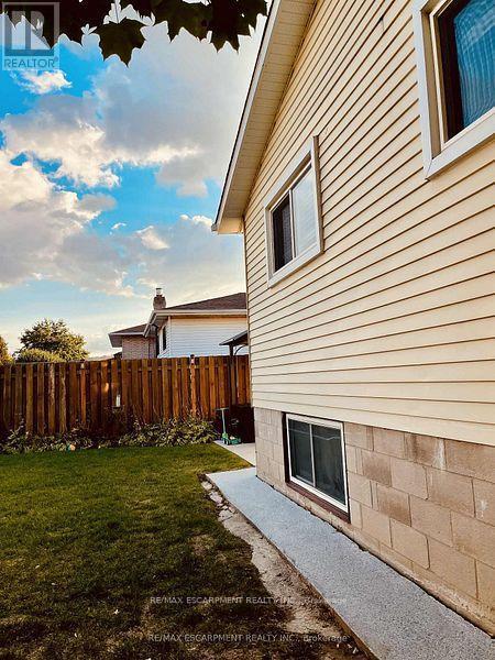 Lower - 143 Highridge Avenue, Hamilton, ON - Outdoor