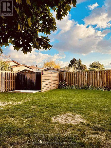 Lower - 143 Highridge Avenue, Hamilton, ON - Outdoor