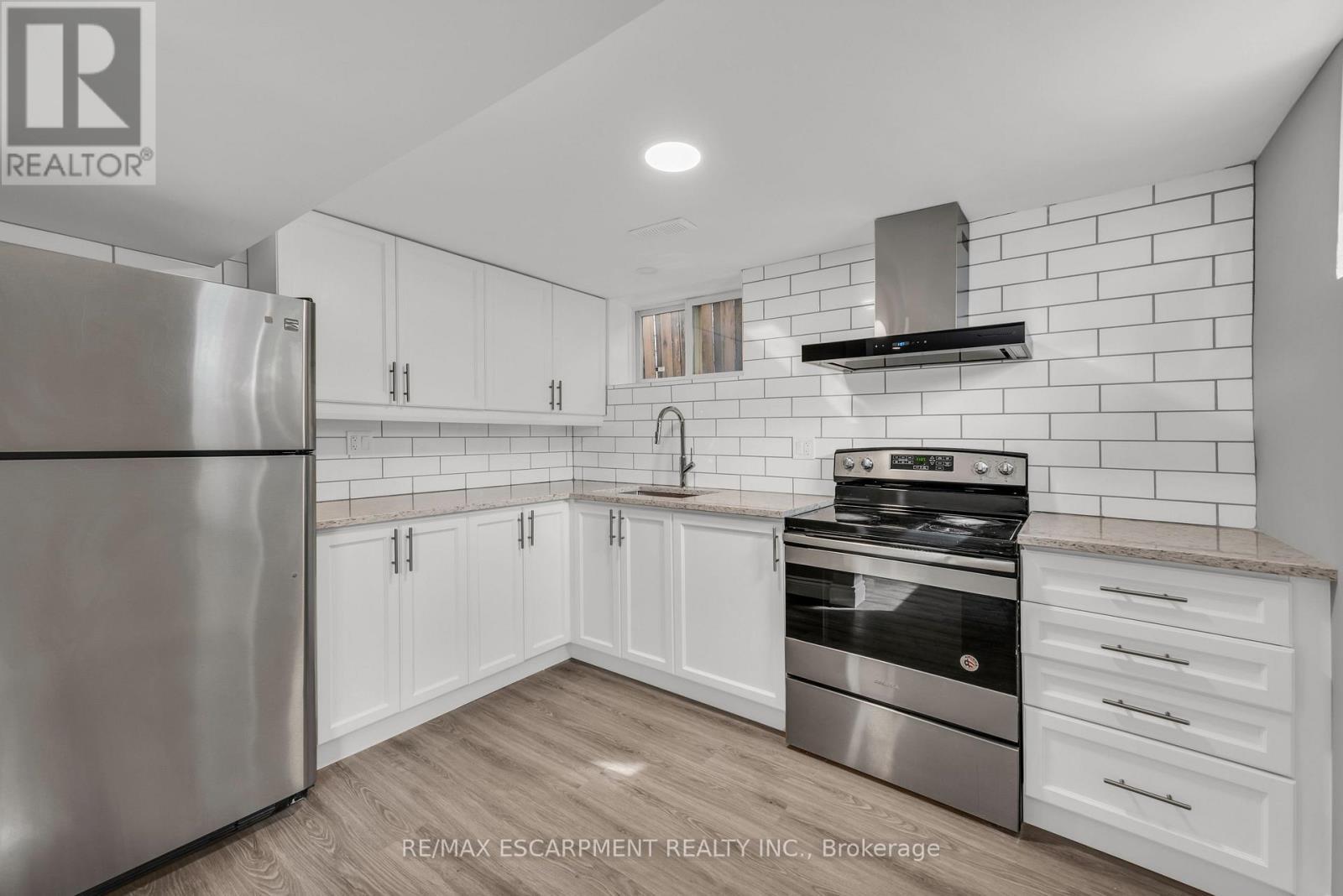 Lower - 143 Highridge Avenue, Hamilton, ON - Indoor Photo Showing Kitchen